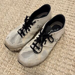 On Cloud White Tennis Shoes